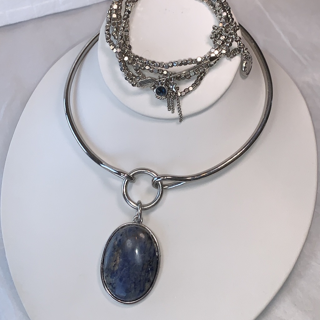 Whbm Choker Necklace And Bcbg Arrow Charm Stretch Bracelets Set 22$